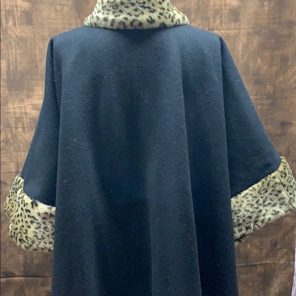 Russell Scott cape - Picture 3 of 7